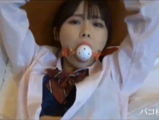 清纯美女主播自慰粉嫩小逼，用杯接流出淫水，看着是真骚啊！淫叫得也很有感觉！_1